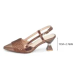 ⁦حقيبة وحذاء بتصميم عصري⁩ - الصورة ⁦6⁩