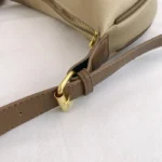 ⁦حقيبة كتف كروس للنساء - محفظة هوبو خفيفة الوزن مع حزام قابل للتعديل، حقيبة يد عصرية للاستخدام اليومي والعمل والسفر⁩ - الصورة ⁦4⁩