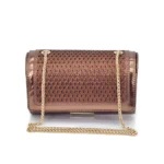 ⁦حقيبة وحذاء بتصميم عصري⁩ - الصورة ⁦3⁩