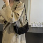 ⁦حقيبة كتف نسائية كاجوال نقشة نمر⁩ - الصورة ⁦5⁩