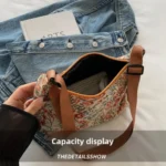 ⁦حقيبة كاجوال منقوشة بطبعة زهور⁩ - الصورة ⁦2⁩