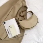 ⁦حقيبة كتف كروس للنساء - محفظة هوبو خفيفة الوزن مع حزام قابل للتعديل، حقيبة يد عصرية للاستخدام اليومي والعمل والسفر⁩ - الصورة ⁦6⁩