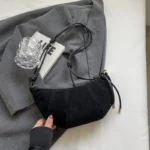 ⁦حقيبة كتف نسائية كاجوال نقشة نمر⁩ - الصورة ⁦2⁩