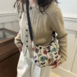 ⁦حقيبة كاجوال منقوشة بطبعة زهور⁩ - الصورة ⁦6⁩